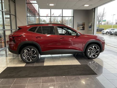 Used 2025 Chevrolet Trax RS w/ Sunroof Package image 6