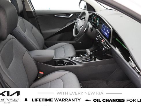 New 2026 Kia Niro FWD image 16