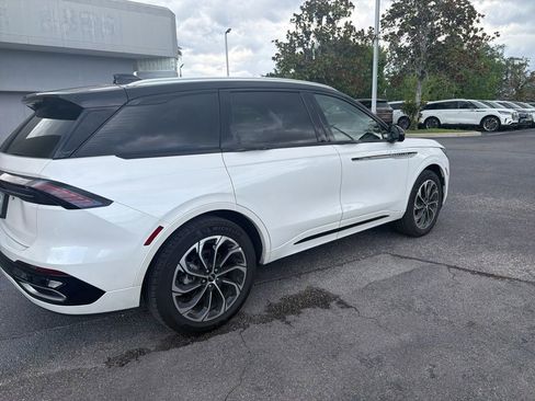 Used 2025 Lincoln Nautilus Reserve AWD/4WD image 2