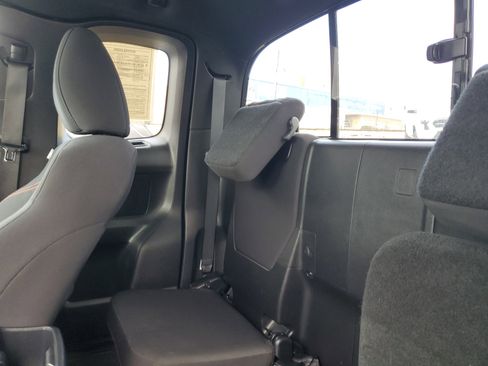 Used 2017 Toyota Tacoma TRD Sport w/ Premium & Technology Package image 13