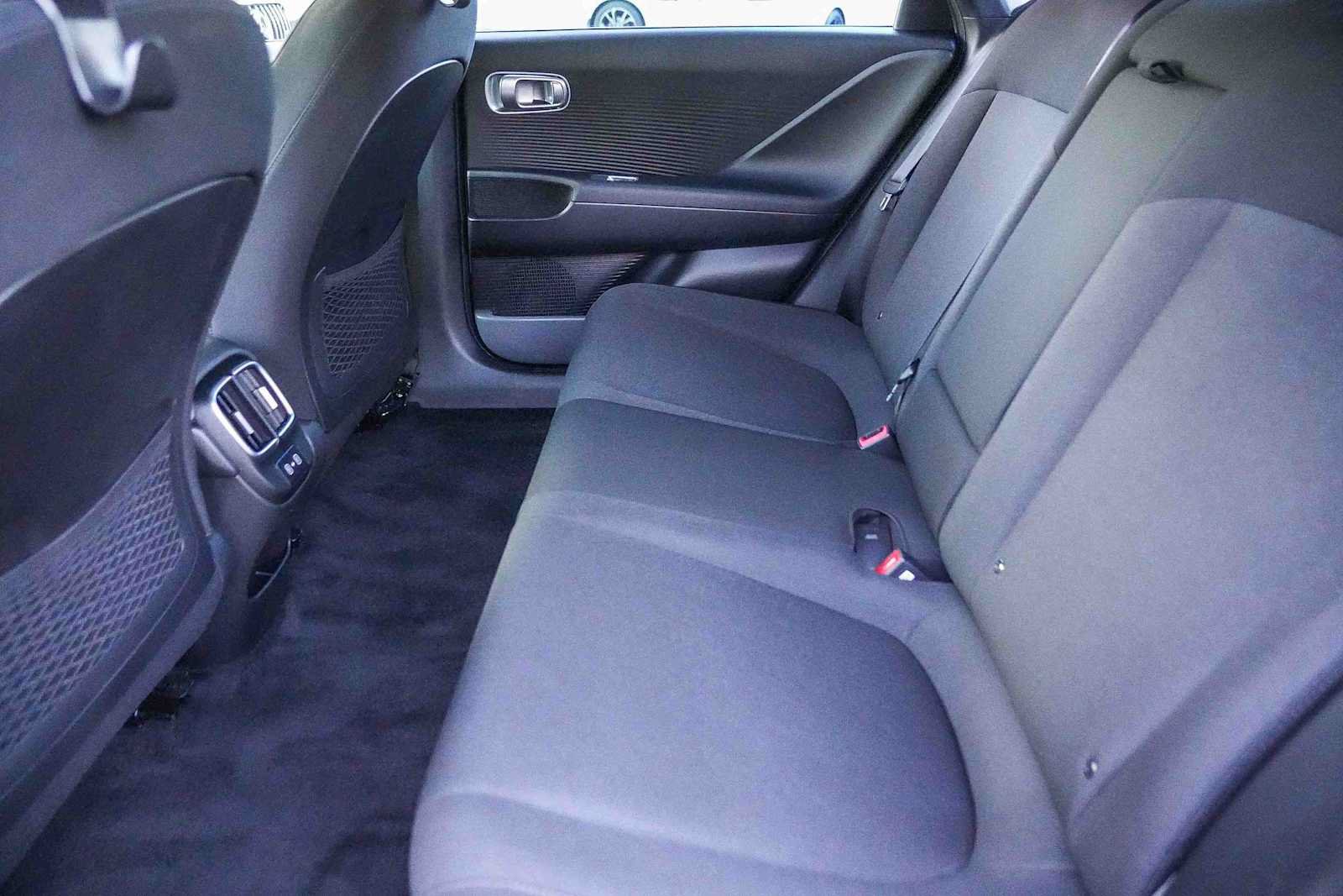 Used 2024 Hyundai Ioniq 6 SE RWD image 18