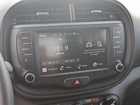 Used 2025 Kia Soul LX FWD image 18