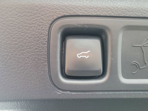 Used 2024 Ford Expedition XLT image 23