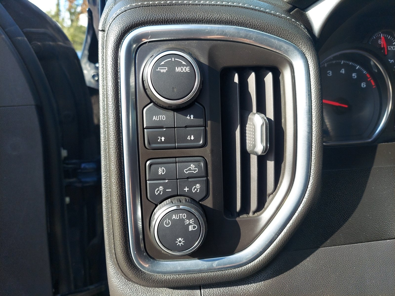 Used 2020 Chevrolet Silverado 1500 RST w/ Texas Edition AWD/4WD image 25