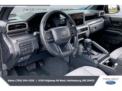 Used 2025 Toyota Tacoma SR5 AWD/4WD image 12