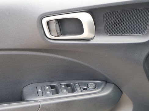 Used 2025 Hyundai Venue SEL FWD image 20