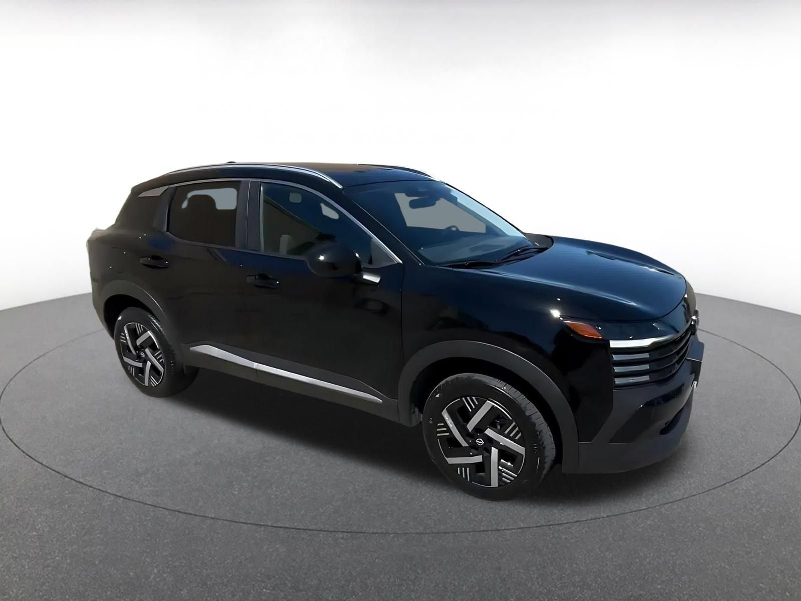 Used 2026 Nissan Kicks SV FWD image 2