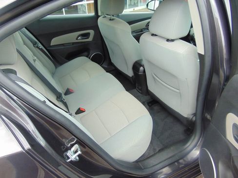 Used 2016 Chevrolet Cruze LT w/ Sun And Sound Package image 4