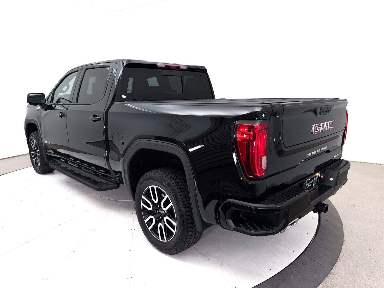 Used 2025 GMC Sierra 1500 AT4 w/ Technology Package AWD/4WD image 18