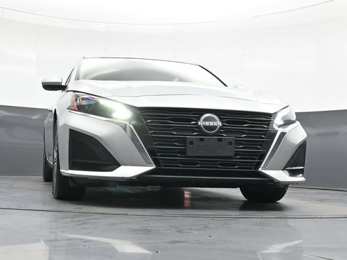 Used 2023 Nissan Altima 2.5 SV FWD image 49
