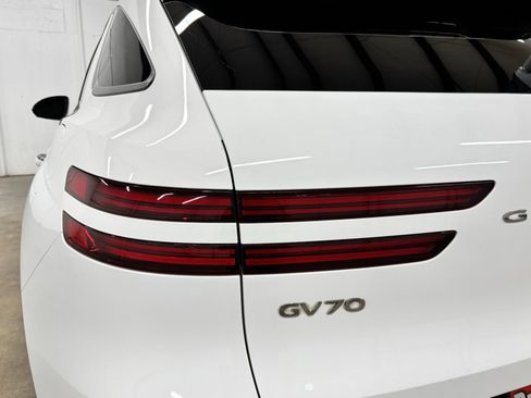 Used 2022 Genesis GV70 2.5T w/ Sport Prestige Package AWD/4WD image 7