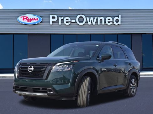 Used 2023 Nissan Pathfinder SL w/ Black Appearance Package image 3