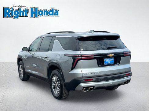 Used 2025 Chevrolet Traverse LT AWD/4WD image 4