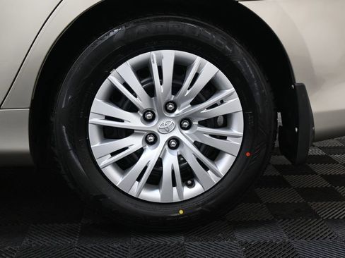 Used 2014 Toyota Camry LE image 24