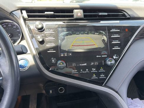 Used 2019 Toyota Camry XLE FWD image 16