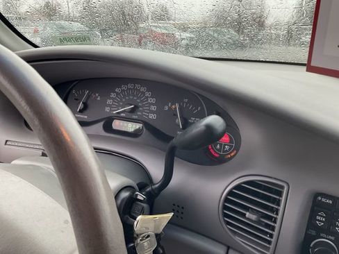 Used 2000 Buick Century Limited w/ Prestige Pkg image 24