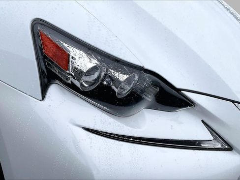 Used 2016 Lexus IS 200t w/ F Sport Package RWD image 28