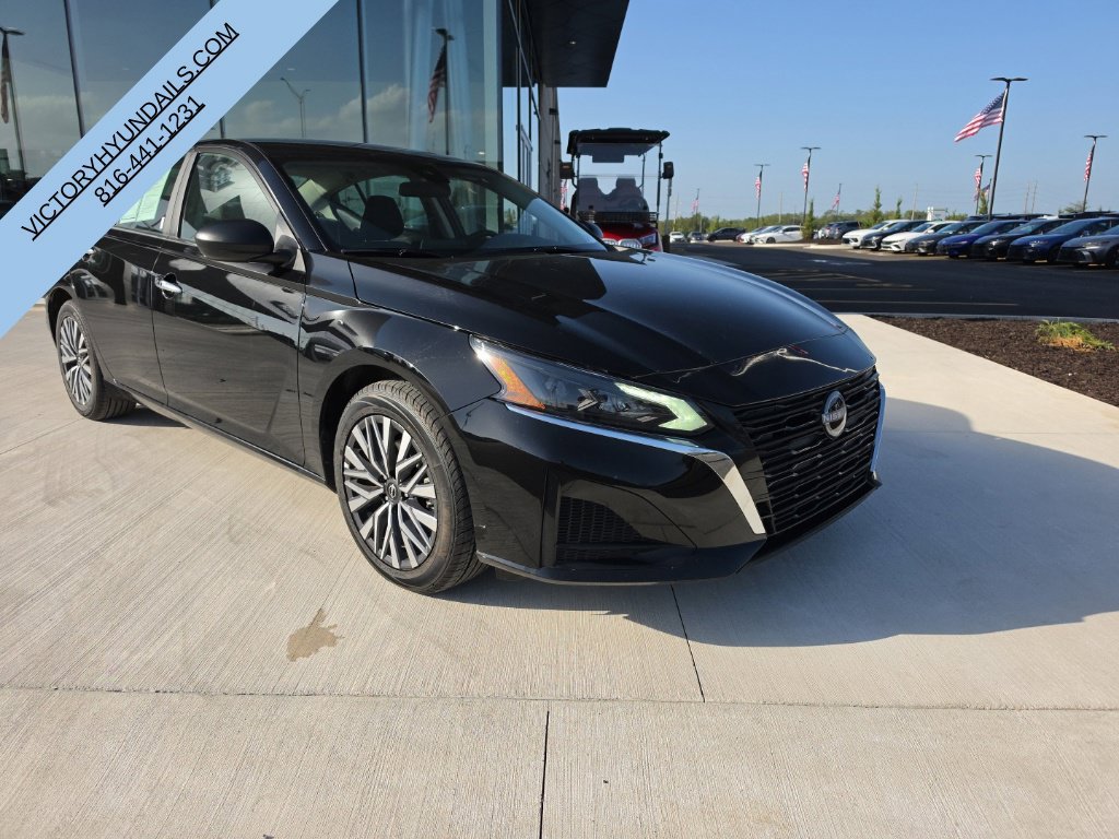 Used 2025 Nissan Altima 2.5 SV FWD image 8