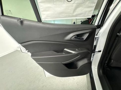 New 2026 Chevrolet Trax RS w/ Sunroof Package FWD image 8