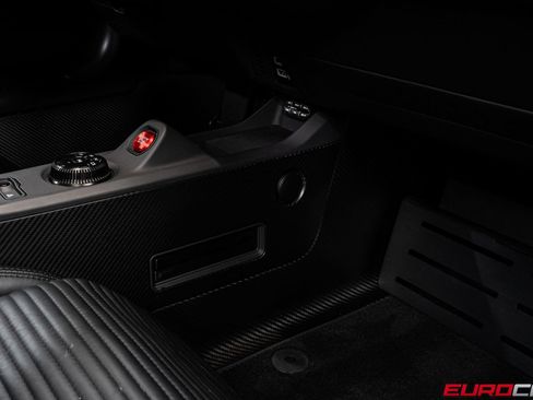 Used 2018 Ford GT RWD image 45