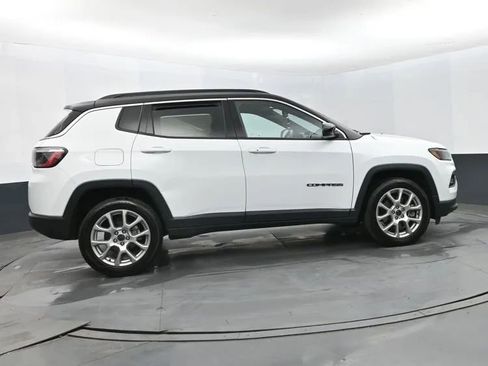 Used 2025 Jeep Compass Limited AWD/4WD image 4