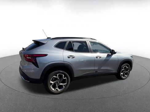 Used 2025 Chevrolet Trax LT FWD image 14