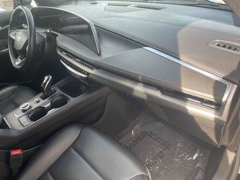 Certified 2024 Cadillac XT4 Premium Luxury AWD/4WD image 27