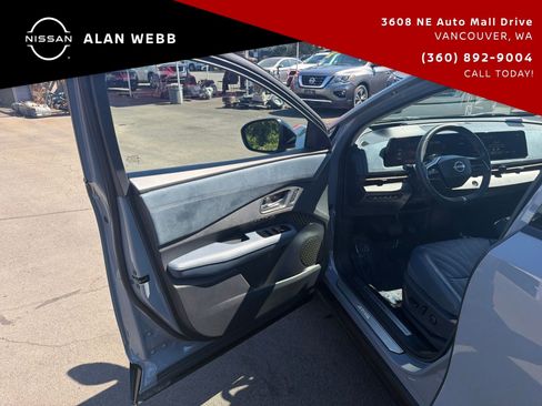 Used 2024 Nissan Ariya AWD image 9