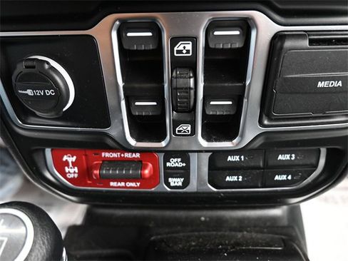 Used 2024 Jeep Wrangler Unlimited Rubicon image 14