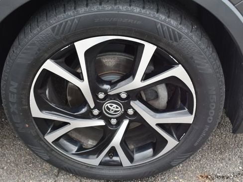 Used 2019 Toyota C-HR XLE FWD image 39
