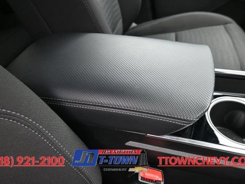Used 2025 Chevrolet Equinox LT FWD image 31