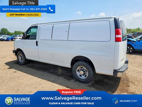 Used 2017 Chevrolet Express 2500 LT w/ LT Preferred Equipment Group RWD image 3