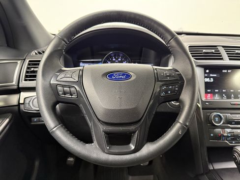 Used 2018 Ford Explorer XLT w/ Equipment Group 202A image 21