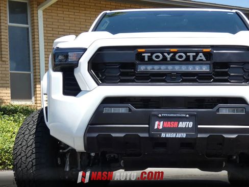 Used 2025 Toyota Tacoma SR RWD image 17