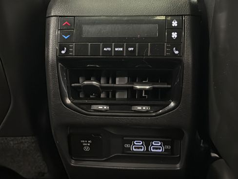 Used 2023 Jeep Grand Cherokee L Limited w/ Black Appearance Package AWD/4WD image 37