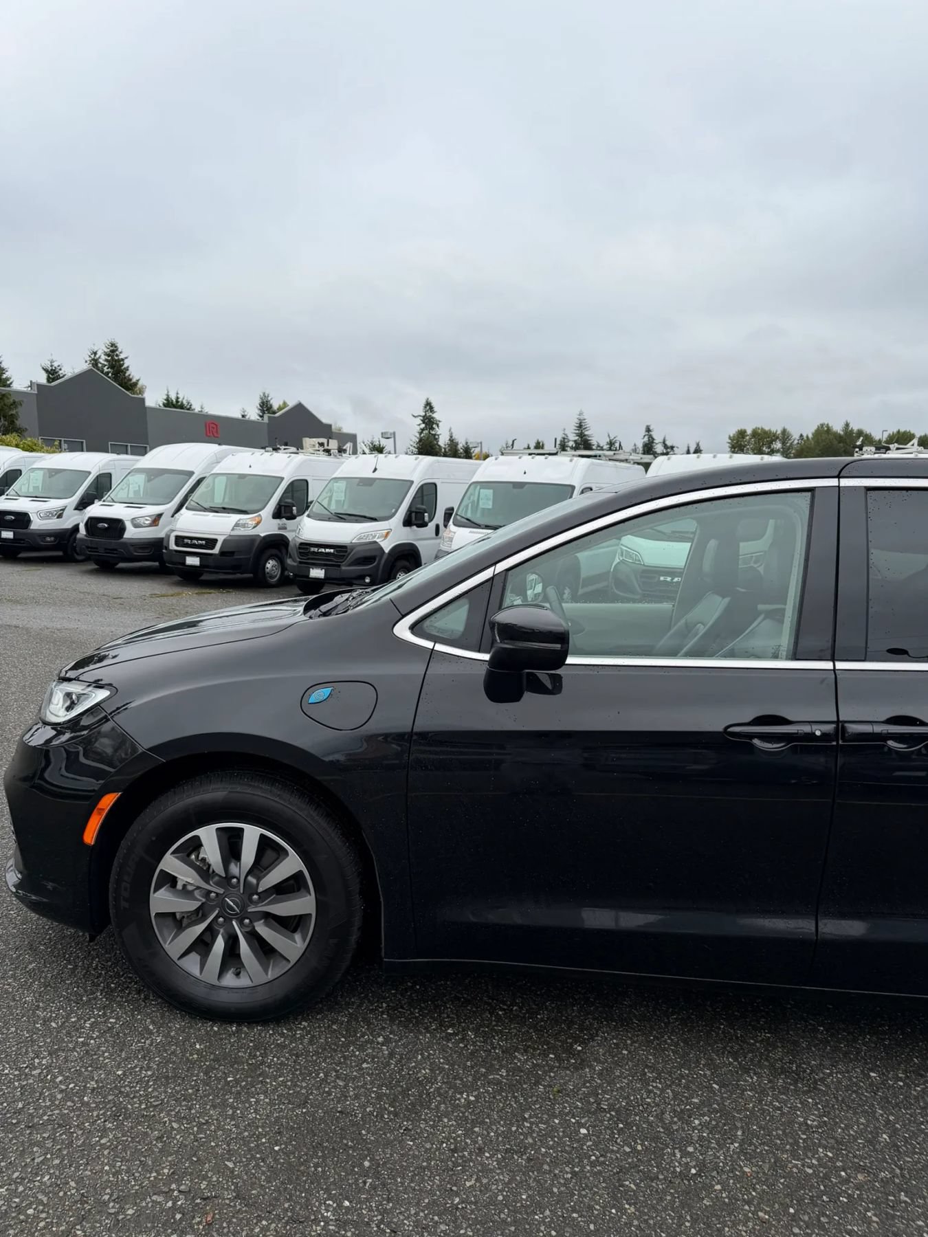 Used 2023 Chrysler Pacifica Touring-L FWD image 8