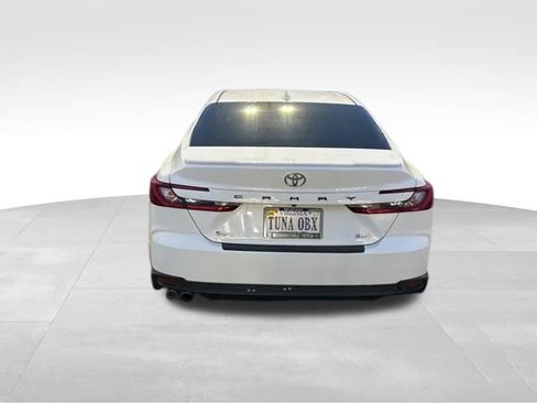 Used 2025 Toyota Camry SE w/ Convenience Package image 6
