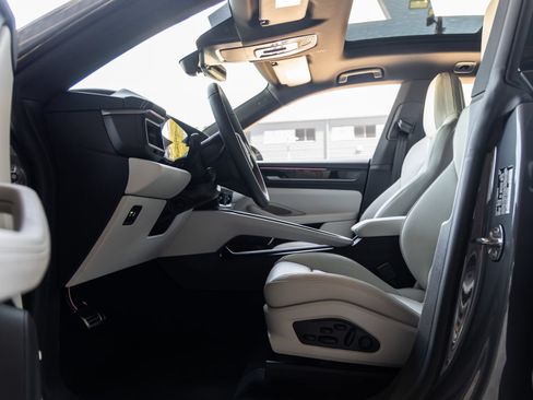 New 2025 Porsche Macan 4S Electric AWD/4WD image 24