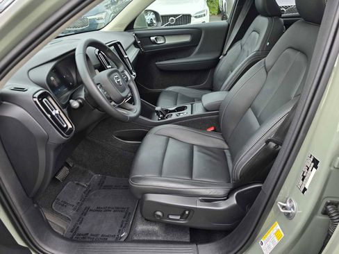 Used 2025 Volvo XC40 B5 Core image 22
