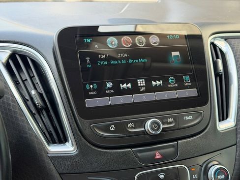 Used 2018 Chevrolet Malibu LT FWD image 13