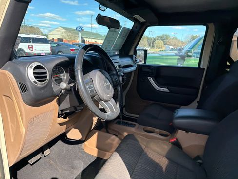 Used 2011 Jeep Wrangler Sahara w/ Connectivity Group image 11