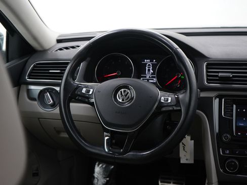 Used 2017 Volkswagen Passat 1.8T R-Line image 13