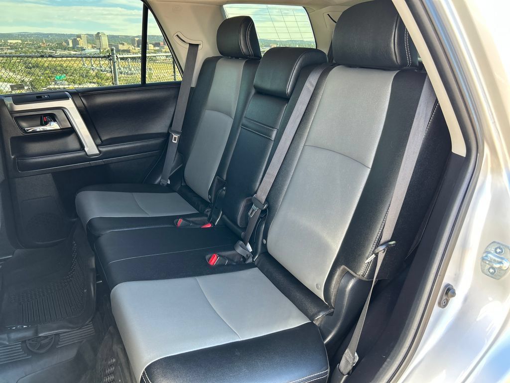 Used 2020 Toyota 4Runner SR5 Premium AWD/4WD image 18