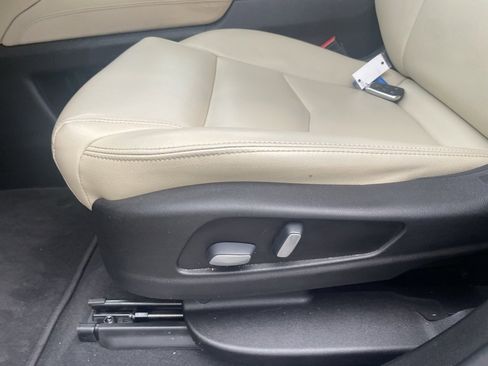 Used 2019 Cadillac XT5 FWD image 21