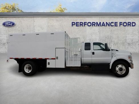 Used 2017 Ford F650 2WD SuperCab Super Duty image 3