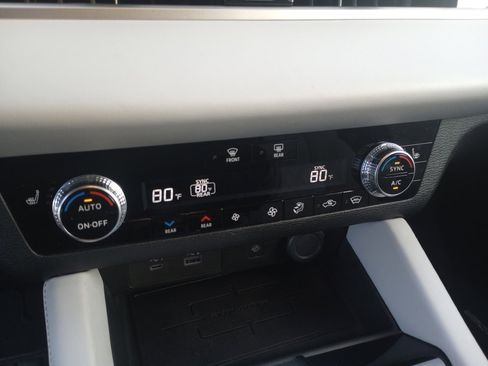 Used 2022 Mitsubishi Outlander SEL image 22