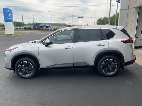 Used 2025 Nissan Rogue SV AWD/4WD image 8