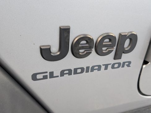 Used 2020 Jeep Gladiator Sport w/ Quick Order Package 24S AWD/4WD image 14