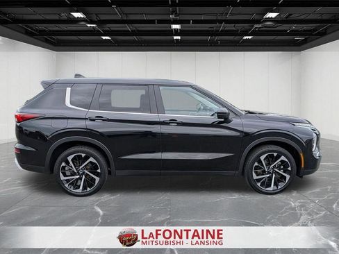 Used 2024 Mitsubishi Outlander SE AWD/4WD image 6