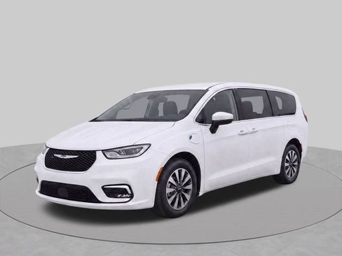 Used 2023 Chrysler Pacifica Touring-L FWD image 2